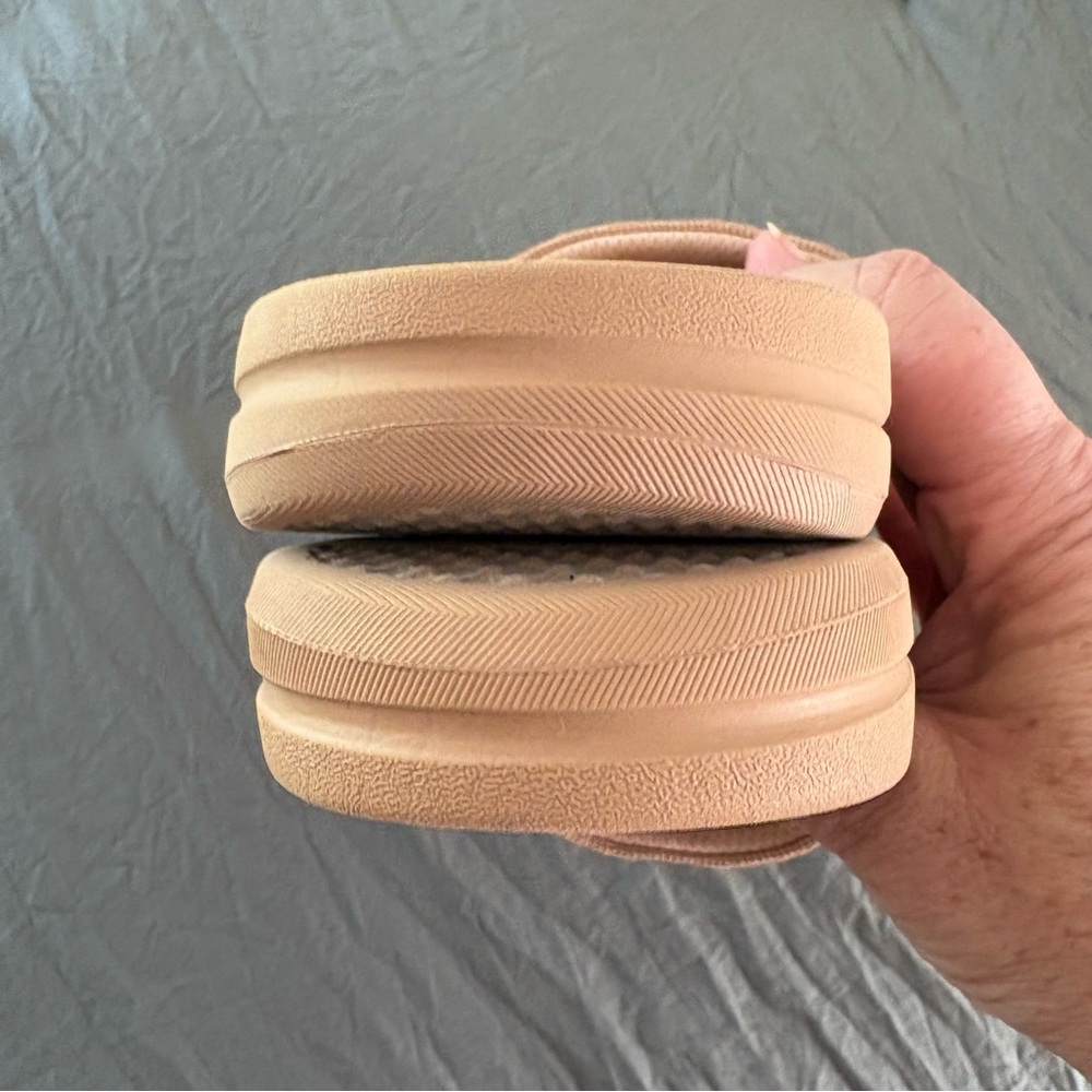 APL Techloom Velvet Slides Caramel. Size 9. - Picture 8 of 12